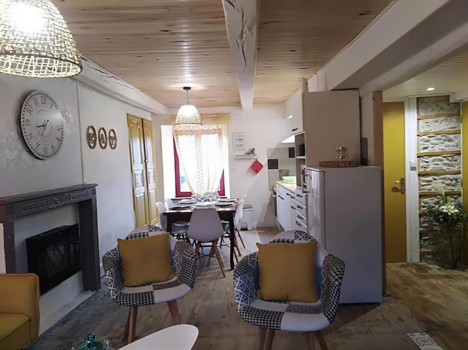 Appartement Cozy Dans Maison Privee Tauves Exteriér fotografie